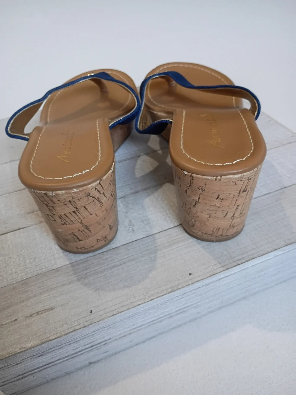 American Eagle Cork Wedge Flip Flop Sandals Denim Blue Gold Hardware Size 8.5